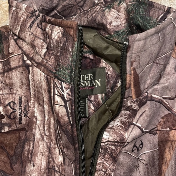 Master Sportsman Women's camo & pink Hunting/Camping Vest - Picture 5 of 11